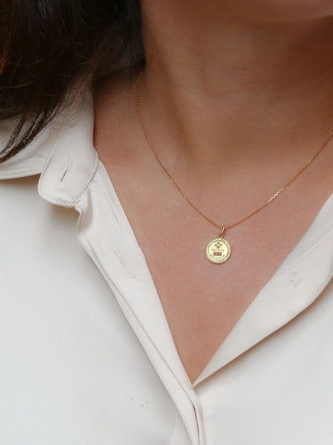 Pendentif Médaille Augis or et diamant, Plus qu’hier moins que demain, A. Augis 58 Facettes 924
