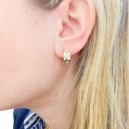 Boucles d'oreilles Boucles d'oreilles Chanel, "Matelassé" en or jaune et diamants. 58 Facettes 33296
