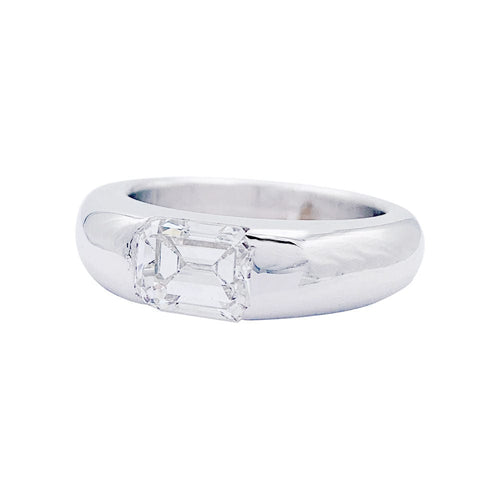 Bague 64 Bague jonc sertie d'une diamant taille émeraude. 58 Facettes 32553