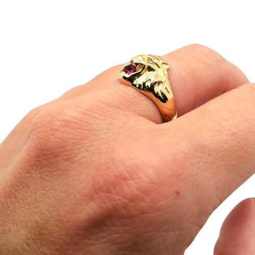 Bague Bague chevalière lion or jaune rubis 58 Facettes 2652