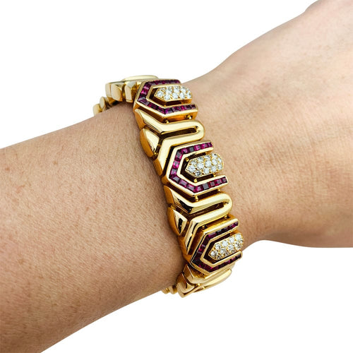 Bracelet Bracelet Boucheron en or jaune, rubis et diamants. 58 Facettes 31013