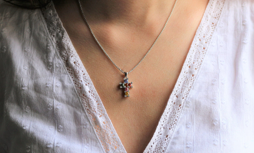 Collier Pendentif-chaîne Croix saphirs et diamants 58 Facettes 473