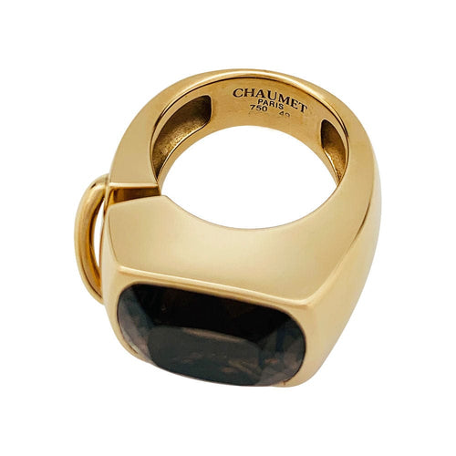 Bague 49 Bague chevalière Chaumet, "Lien", or jaune, quartz fumé. 58 Facettes 30844