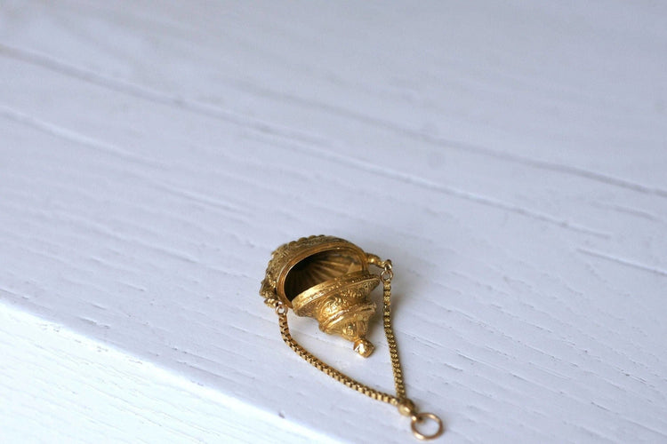 Pendentif Pendentif urne vinaigrette ancien 58 Facettes