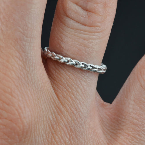Bague 50 Alliance tresse ciselée or blanc 58 Facettes TRE2.0B
