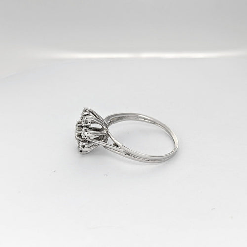 Bague Bague Marguerite en or blanc et diamants 58 Facettes 21248