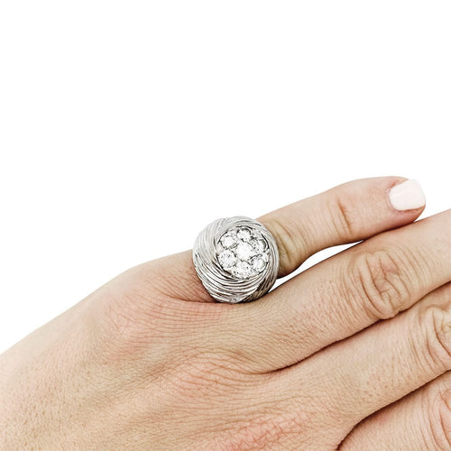 Bague 46 Bague dôme en or, platine et diamants. 58 Facettes 30943