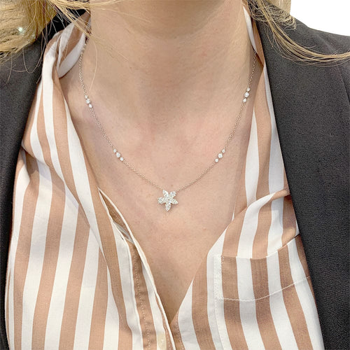 Collier Collier Tiffany & Co., "Victoria, pendentif en corolle de fleur", platine, diamants. 58 Facettes 32130