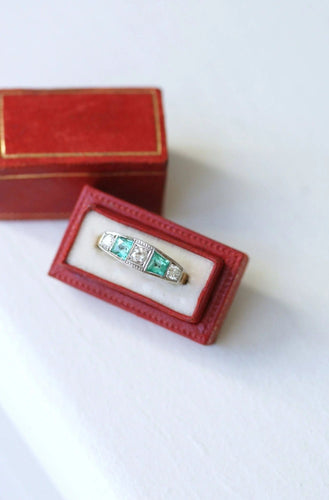 Bague Bague jarretière diamants et émeraudes 58 Facettes