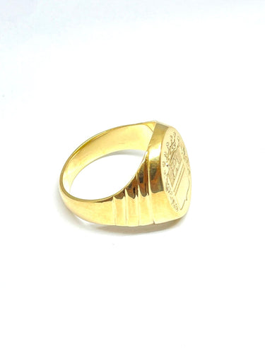 Bague Chevalière en or jaune gravure héraldique blason et couronne 58 Facettes
