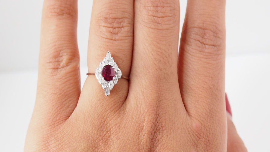 Bague Bague marquise en or blanc, rubis et diamants navette 58 Facettes 29917