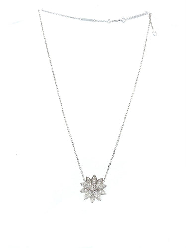 Collier VAN CLEEF & ARPELS. Collier Pendentif Lotus or blanc et diamants 58 Facettes