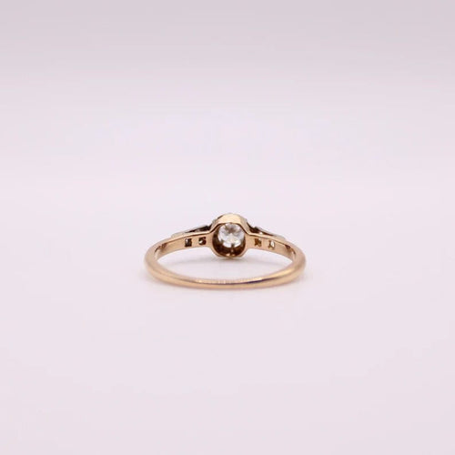 Bague Bague solitaire épaulé de diamants serti sur or jaune et platine 58 Facettes
