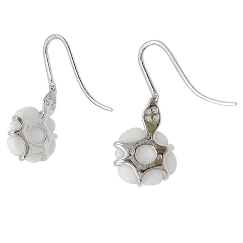 Boucles d'oreilles Boucles d'oreilles Chanel, "Camélia", or blanc, diamants. 58 Facettes 32414
