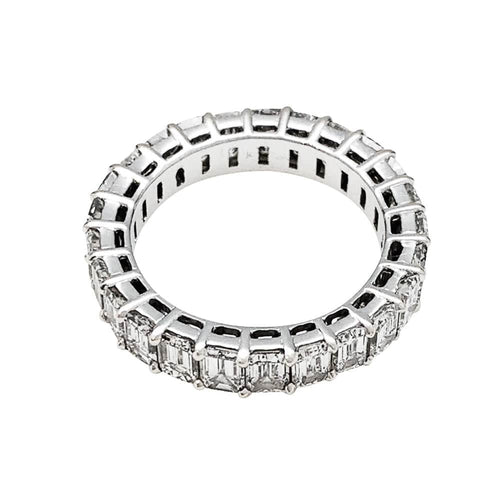 Bague 52 Alliance diamants taille émeraude en or blanc. 58 Facettes 31512