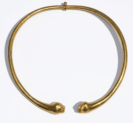 Collier Collier torque de la maison Zolotas en or jaune martelé 58 Facettes