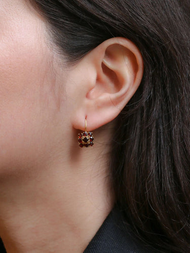 Boucles d'oreilles Boucles d'oreilles dormeuses Or jaune Grenats 58 Facettes J266