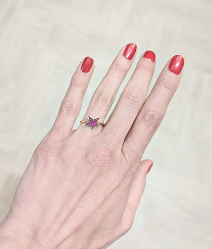 Bague DJULA Bague étoile en or et saphirs roses 58 Facettes