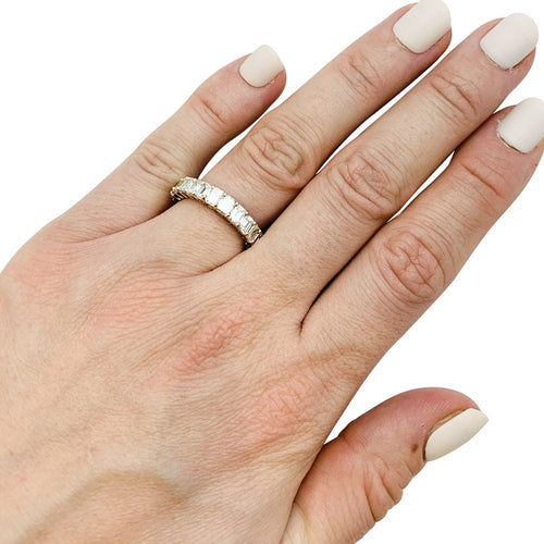 Bague 52 Alliance diamants taille émeraude en or blanc. 58 Facettes 31512