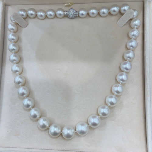 Collier Collier de diamants et perles blanches d'Australie 58 Facettes