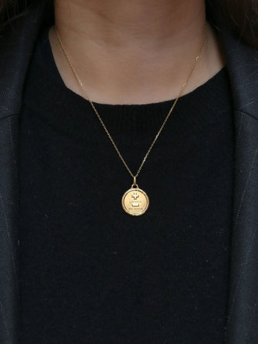 Pendentif Médaille Amour Augis "L'originale" Or jaune "Plus qu’hier moins que demain" 58 Facettes J242