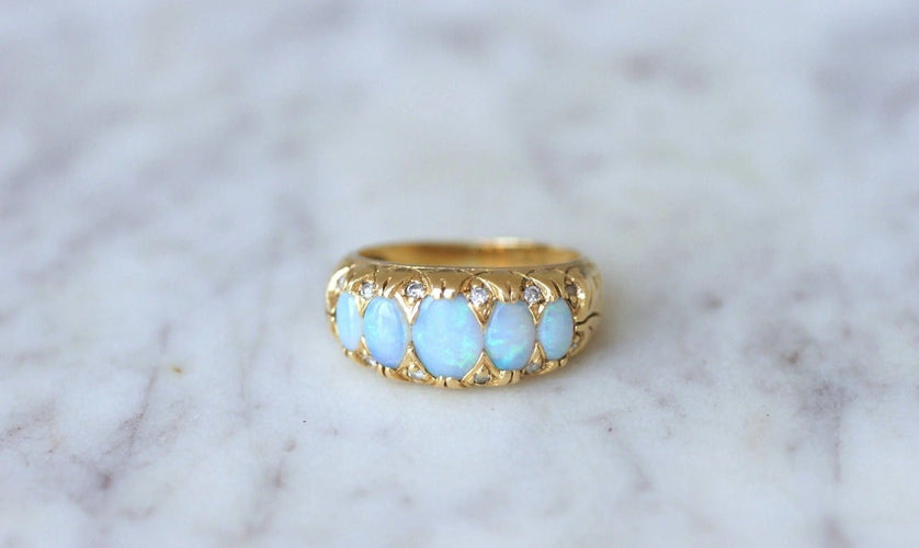 Bague Bague jarretière opales et diamants 58 Facettes