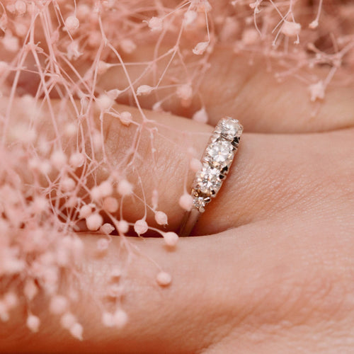 Bague Bague en or blanc et diamants 58 Facettes 16623