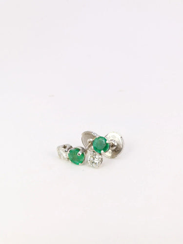 Boucles d'oreilles Paire de puces d'oreilles vintage or blanc, diamants et émeraudes 58 Facettes J89