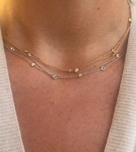 Collier Collier or jaune intercalé de 9 diamants sur maille forçat en sertis clos. 58 Facettes 0