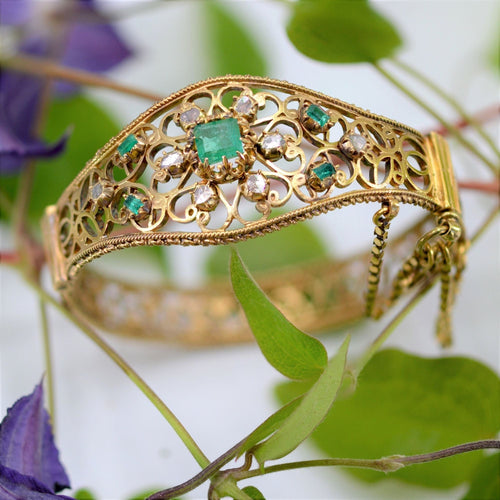 Bracelet Bracelet jonc ancien en or ajouré émeraudes et diamants 58 Facettes 22-099