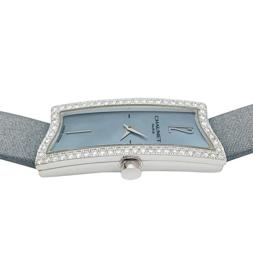 Montre Montre Chaumet "Frisson" en or blanc, diamants et nacre. 58 Facettes 31582