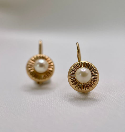 Boucles d'oreilles Dormeuses Vintage en Or Godronné et Perles de Culture 58 Facettes