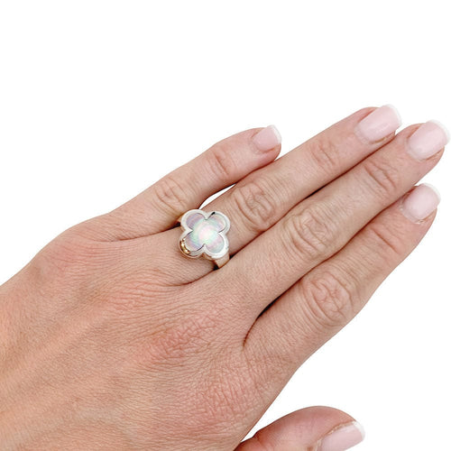 Bague 48 Bague Van Cleef & Arpels modèle "Pure Alhambra" en or blanc, nacre grise. 58 Facettes 31353