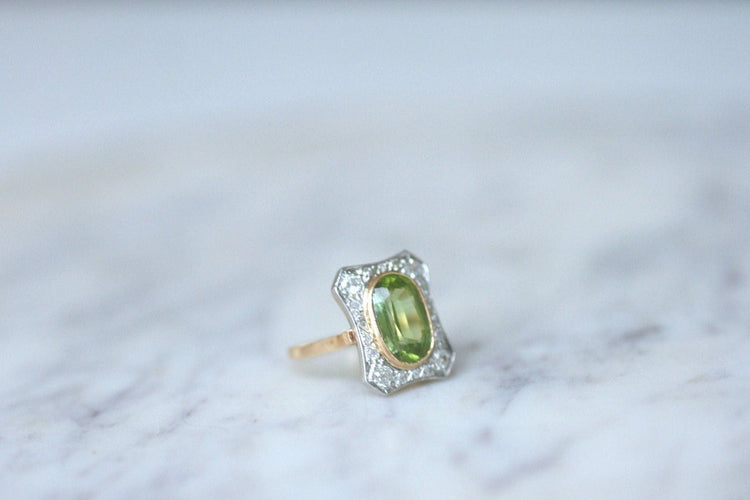 Bague Bague Belle Epoque Péridot entourage diamants 58 Facettes