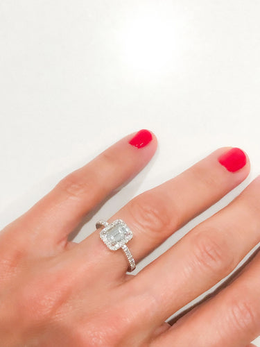 Bague Bague solitaire en or gris ornée d'un diamant taille émeraude 58 Facettes