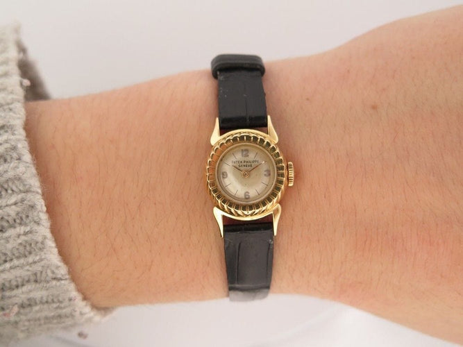 Montre vintage montre femme PATEK PHILIPPE or jaune mecanique 58 Facettes 255265