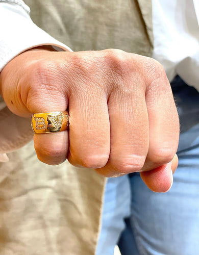 Bague Alliance Bvlgari monogramme diamants, or jaune 18 carats 58 Facettes