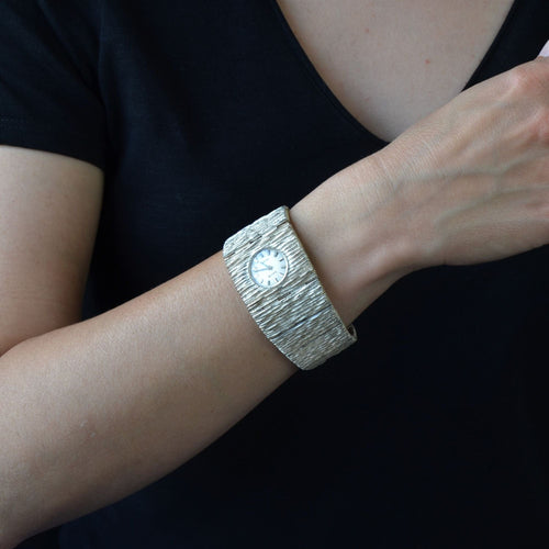 Montre Montre vintage en argent texturé 58 Facettes 22-132