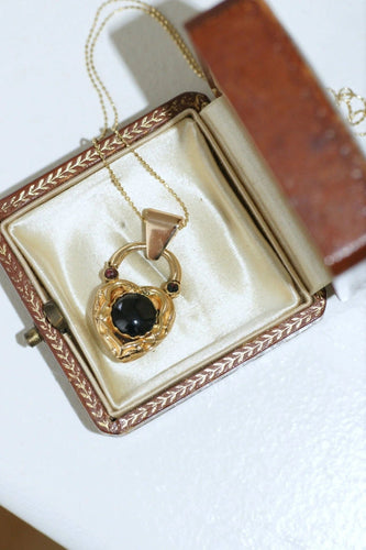 Pendentif Pendentif médaillon cœur or et grenats 58 Facettes