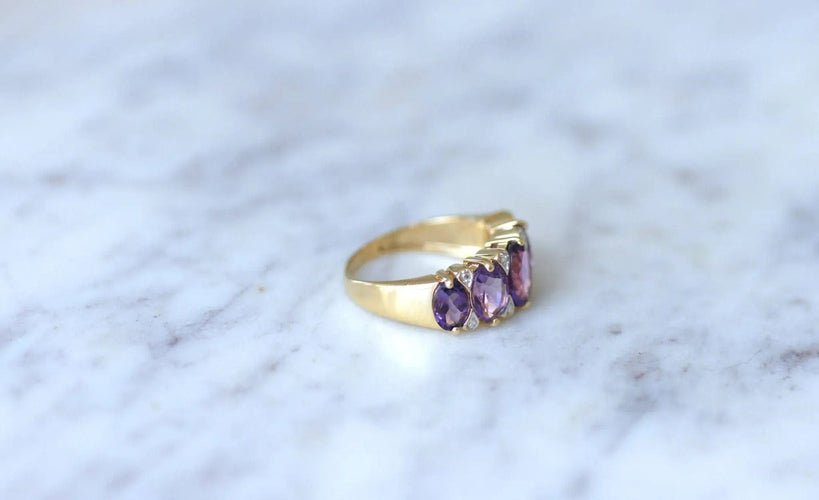 Bague Bague jarretière améthystes et diamants 58 Facettes