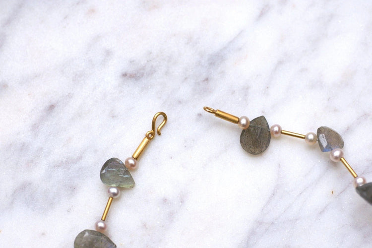 Collier Collier vintage pampilles labradorites, or et perles 58 Facettes