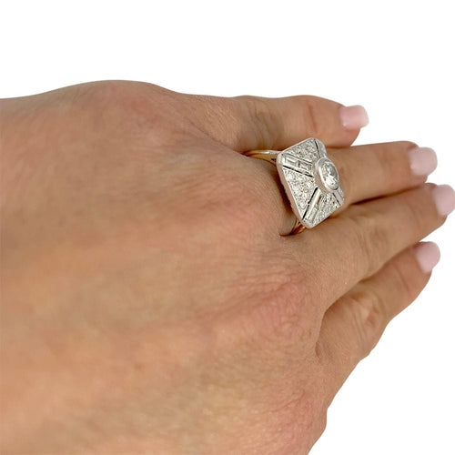 Bague 55 Bague en or blanc et diamants. 58 Facettes 31153