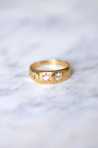 Bague jonc victorienne en or jaune 18Kt et trois diamants 58 Facettes