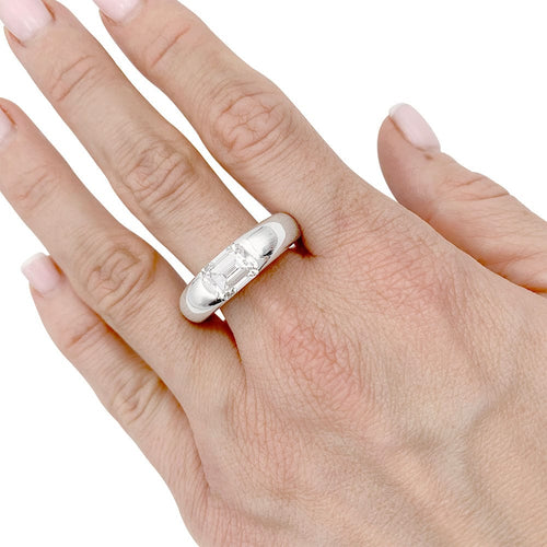 Bague 64 Bague jonc sertie d'une diamant taille émeraude. 58 Facettes 32553