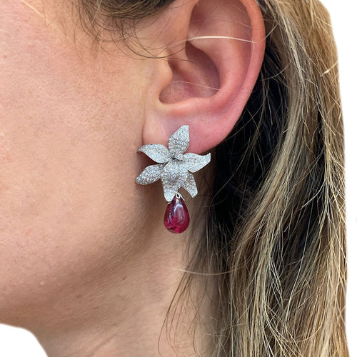 Boucles d'oreilles Boucles d'oreilles Cartier, collection Caresse D'Orchidées. 58 Facettes 32660