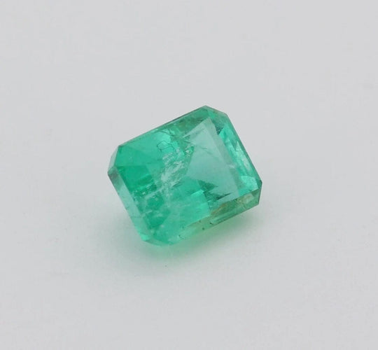 Gemstone Certificat Emeraude 0.66cts GFCO 58 Facettes 178