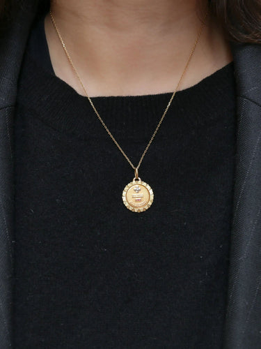 Pendentif AUGIS - Médaille Amour en or-  Plus qu’hier moins que demain 58 Facettes J249