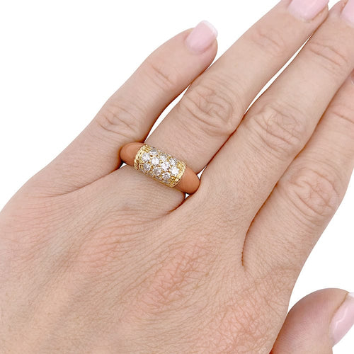 Bague 51 Bague Van Cleef & Arpels "Philippine", or jaune, corail rose et diamants. 58 Facettes 33166