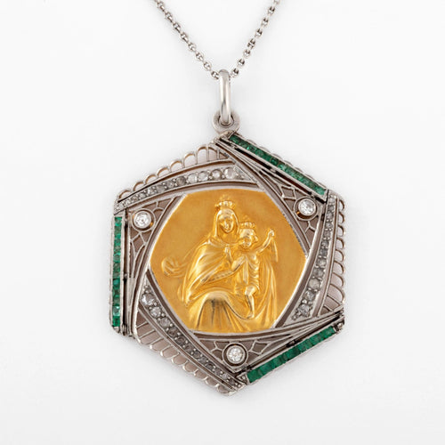 Pendentif Médaille ajourée en or gris et diamant représentent la vierge et l'enfant 58 Facettes