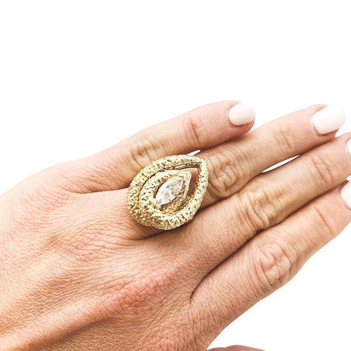 Bague 53 Bague Van Cleef & Arpels, or jaune, diamant navette. 58 Facettes 31107